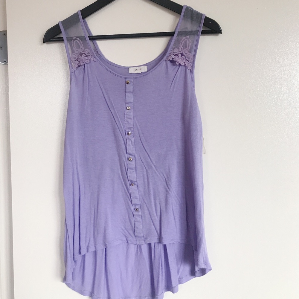 Light purple sleeveless top